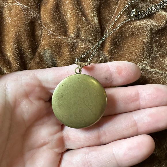 Locket☺️ Must bundle! 3 for $10 or 4 for $15 etc - Picture 3 of 6
